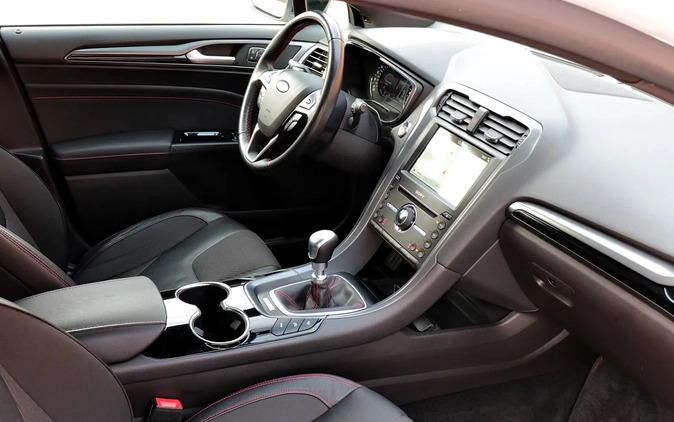 Ford Mondeo cena 67900 przebieg: 198978, rok produkcji 2018 z Wałbrzych małe 781
